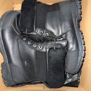 UGG Black Fleece-Lined Boots
MENS SIZE 9
